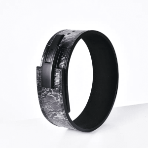 "Athlète s'entraînant intensément avec la Ceinture Powerlifting Serpent Gris"